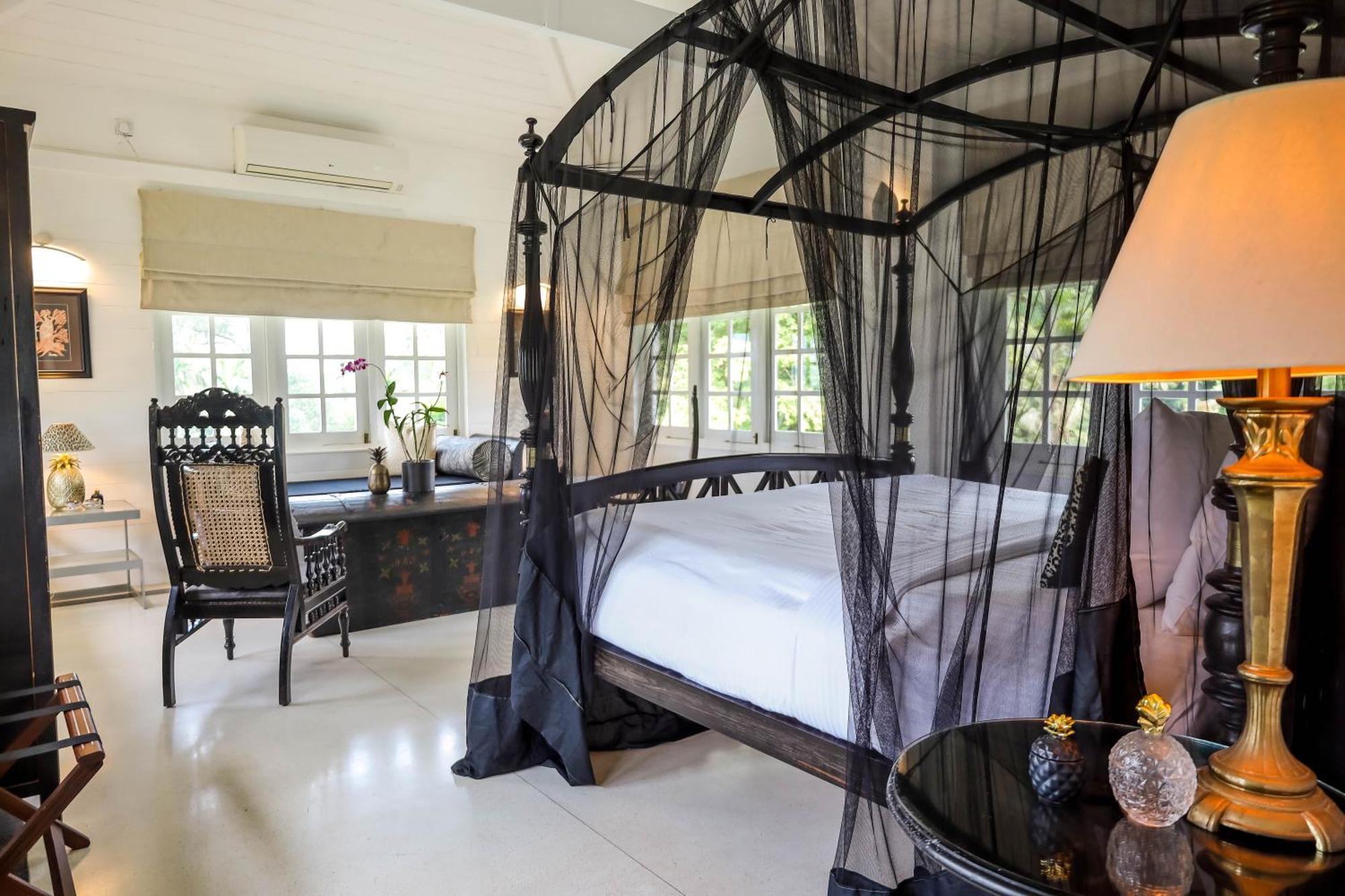Deluxe Double Room Shower